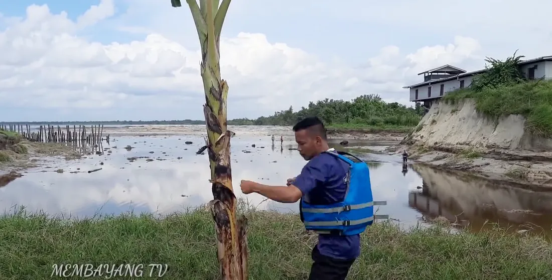 MEMBAYANG TV / YouTube